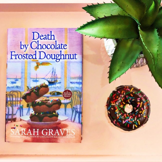 BLOG TOUR: Death by Chocolate Frosted Doughnuts by Sarah Graves @KensingtonBooks @TLCBookTours #deathbychocolatefrosteddoughnut