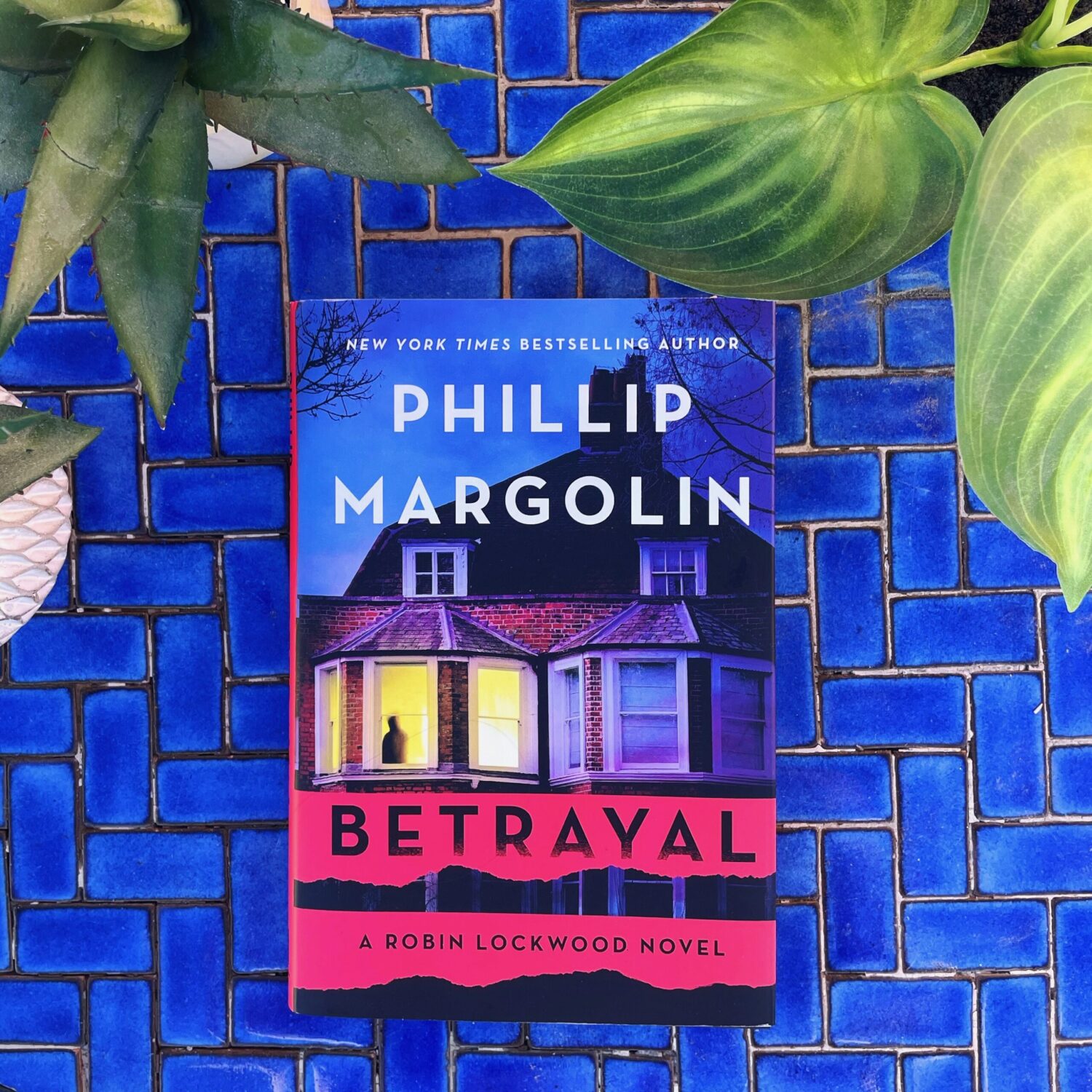 Legal Mystery Review: Betrayal | Phillip Margolin | Robin Lockwood #7